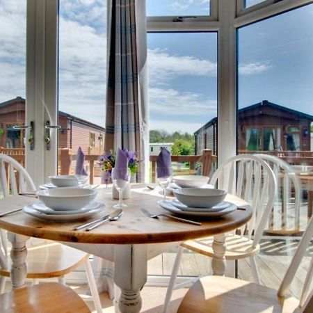Stunning 3-Bed Hot Tub Lodge Northumberland Felton  Экстерьер фото