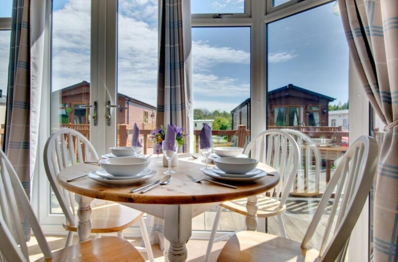 Stunning 3-Bed Hot Tub Lodge Northumberland Felton  Экстерьер фото