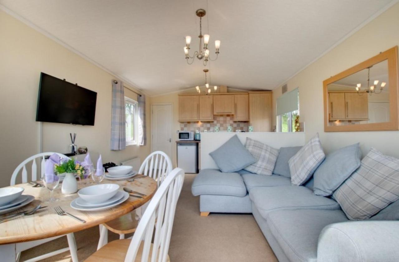 Stunning 3-Bed Hot Tub Lodge Northumberland Felton  Экстерьер фото